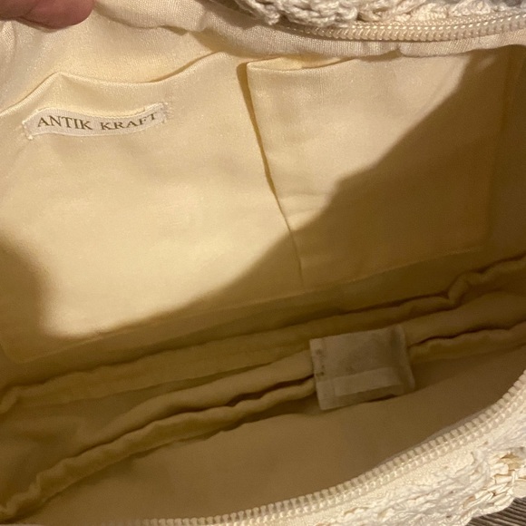 Antik Kraft NWT Cream Knitted Floral Design Shoulder Bag Tie Strap Detail - Picture 9 of 10